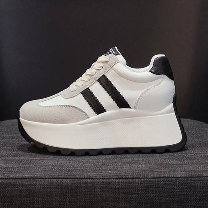 Bequeme und modische orthopädische Turnschuhe