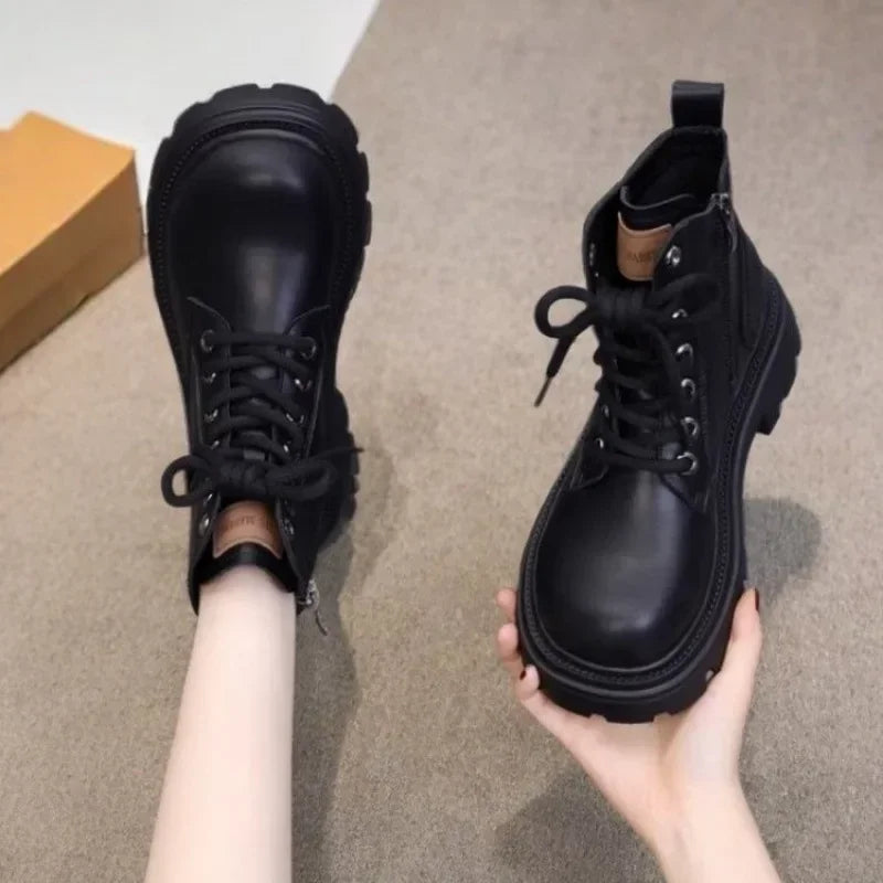 Bequeme und modische orthopädische Stiefel