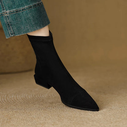 Stützende und trendige orthopädische Stiefel