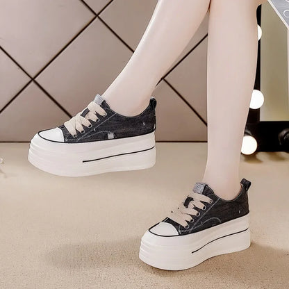 Bequeme und modische orthopädische Turnschuhe