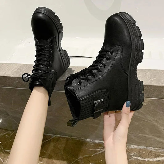 Lässige und stützende orthopädische Stiefel
