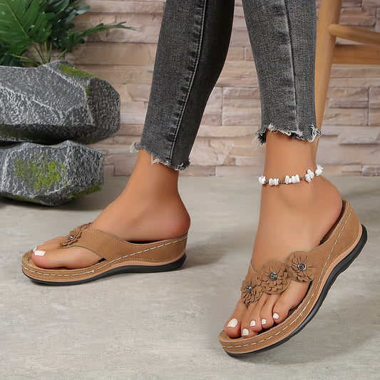 MW | | Elegante und bequeme Sandalen mit floralen Riemchen
