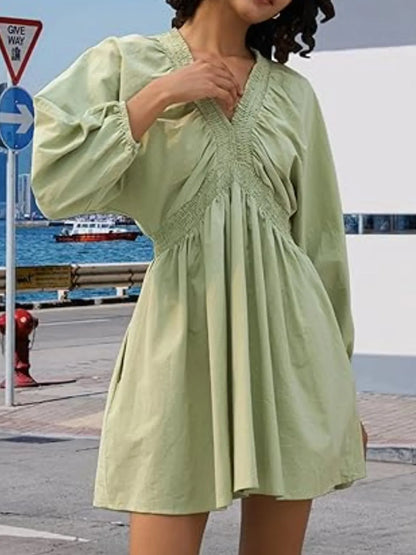 MW | Texturiertes Minikleid mit V-Ausschnitt