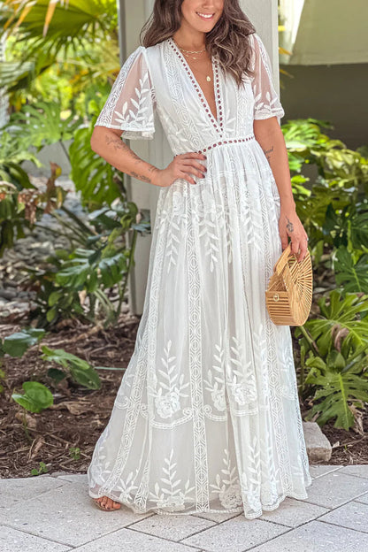 MW | WEISSES MAXIKLEID MIT ÖSEN AUS SPITZE