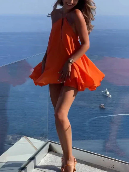 MW | Halter Ausschnitt Minikleid mit Riemen und Rückenansicht