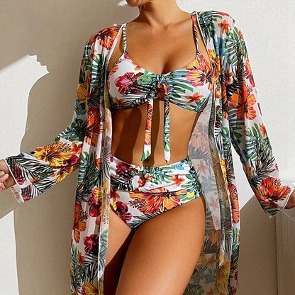 MW | Bikini mit Blumendruck und Überwurf